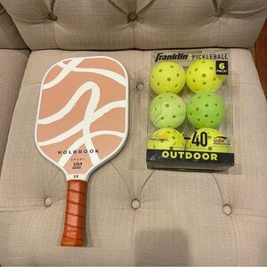 Holbrook Pickleball Paddle - Dune with pack of pickleballs